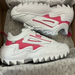 Brand new Fila shoes, never worn! Any offers willing to negotiate. Thank you!